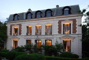 facade jardin soir