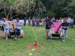 team building course de chars en carton (1)
