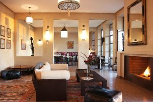 ecolodge seminaire marrakech salon avec cheminée